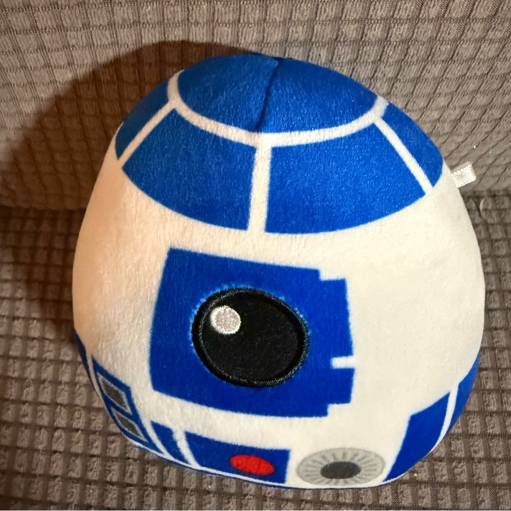NEW Squishmallow Star Wars 5” R2-D2 Blue White 5” - Picture 3 of 3